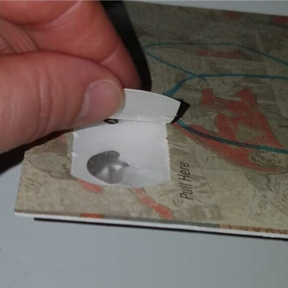 4 Small Superman Pins 2 Vintage Look 2 Modern DC Superhero Pinback Lot Cartoon - Picture 6 of 6